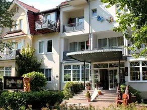 Family-friendly lovely dedicated room with heated pool, sauna & garden | Mountain view | Suitable for remote work | Pet-friendly - Image 2
