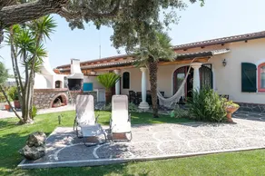 Villa avec jacuzzi, barbecue et jardin | Vue montagne - Image 2