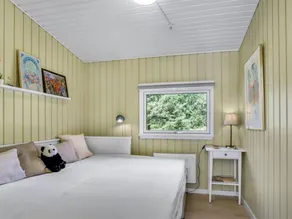 Holiday home with terrace - Image 3