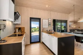Fully equipped big house with terrace, sauna & barbeque | Sea view - Image 5
