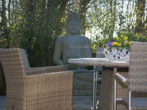 Flat with garden & BBQ - Image 2