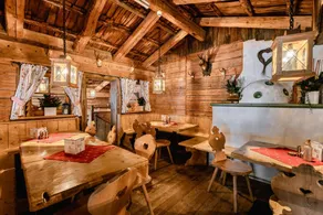 Apartment with heated pool, barbeque & garden - Image 2