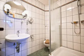 Dedicated room with garden, BBQ & hot tub | Mountain view - Image 2