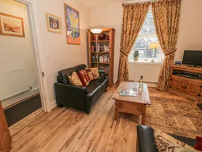 Cottage with terrace - Image 4