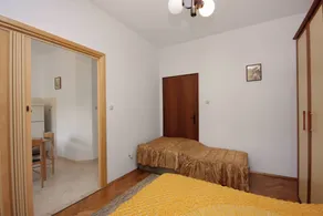 Apartment with terrace - Image 5