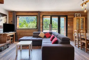 Apartment 'Les Grillons' with Mountain View, Shared Garden and Wi-Fi - Image 4