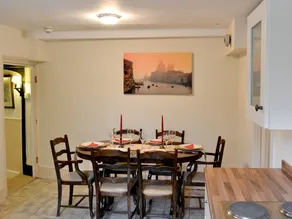 Cottage with barbeque & garden - Image 4