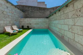 Child-friendly villa with terrace, garden & private pool - Image 3