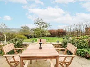 Cottage with garden - Image 2