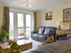 Cottage with garden & BBQ - Image 4