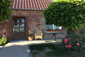 Holiday home with terrace - Image 2