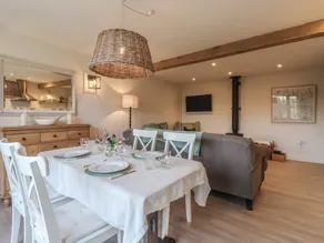 Children-friendly cottage with garden - Image 4