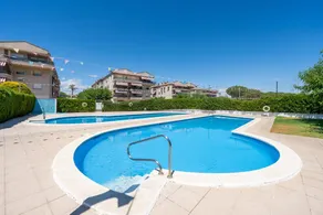 Flat with pool, garden & terrace | Sea view - Image 4