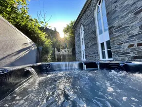Maison de vacances avec terrasse, jardin et jacuzzi - Image 3