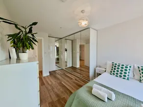 Amazing Flat With Free Parking and Balcony - Image 5