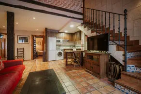 House | City view - Image 3