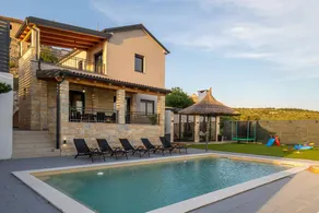 Family-oriented nice villa with barbecue | Sea view - Image 2