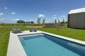 Ferienhaus mit Pool und Garten - Image 2