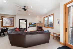Grande maison de vacances adaptée aux familles avec internet haut débit | Vue montagne - Image 3