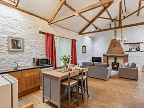 Cottage with garden - Image 2