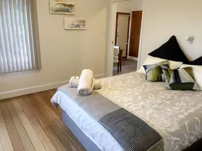 Picturesque Cottage Rental with Modern Amenities near Hobart in Spring Beach, Tasmania - Image 4