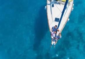 Beautiful boat | Beach nearby - Image 3