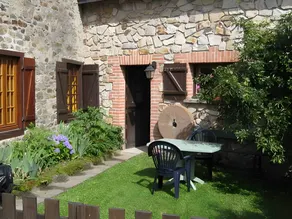 Children-friendly lovely cottage with terrace, BBQ & garden | Garden view - Image 2