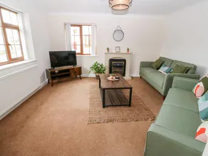 Cottage with garden - Image 2
