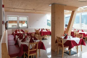 Family-friendly holiday home with pool, garden & terrace | Next to the ski | Suitable for remote work | Pet-friendly - Image 3