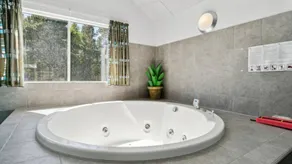 Family-oriented spacious holiday home with garden, hot tub & private pool | Pets allowed - Image 3