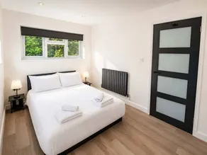 Historic Cambridgeshire Cottage Retreat with Hot Tub - Image 4