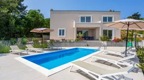 Villa with barbecue, terrace & private pool - Image 2