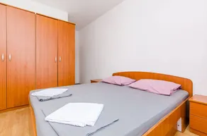 Holiday apartment with garden & terrace - Image 5