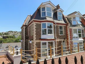 Child-friendly lovely cottage with garden & hot tub | Beach view | Pets allowed - Image 2