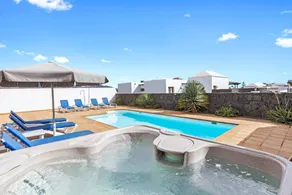 Fully equipped pleasant villa with barbecue, terrace & hot tub | Sea view - Image 4