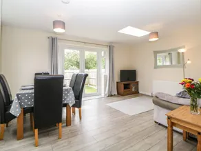 Cottage with garden - Image 3