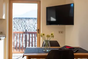 Flat with garden, pool & sauna | Mountain view - Image 5
