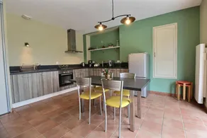 Schöne Ferienunterkunft mit Terrasse, Pool und Garten - Image 4