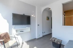 Appartement avec piscine, jardin et internet haut débit | Vue jardin - Image 5