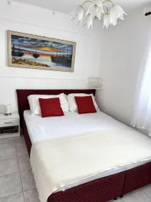 Dedicated room with BBQ & heated pool | Beach nearby - Image 3