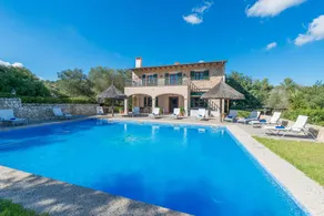 Villa with barbecue, garden & pool - Image 3