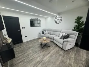 Flat with garden - Image 5