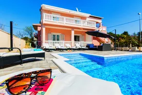 House with barbeque, garden & private pool - Image 2