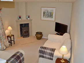Cottage with garden, terrace & BBQ - Image 2