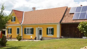 Holiday home with terrace & garden - Image 2