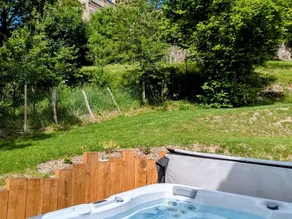 Cottage with jacuzzi, private pool & sauna - Image 3