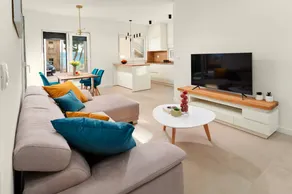 Ferienhaus mit Grill, Terrasse und Pool | Meerblick - Image 3