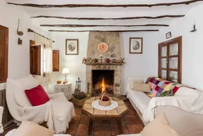 Casa vacacional con barbacoa, terraza y jardín | Vistas a la montaña - Image 5
