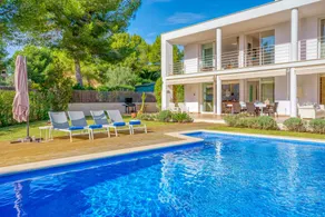 Villa with private pool, garden & BBQ - Image 4
