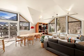 Appartement en copropriété convivial et familial avec terrasse | Vue rivière | Ski à proximité | Avec animaux autorisés - Image 3